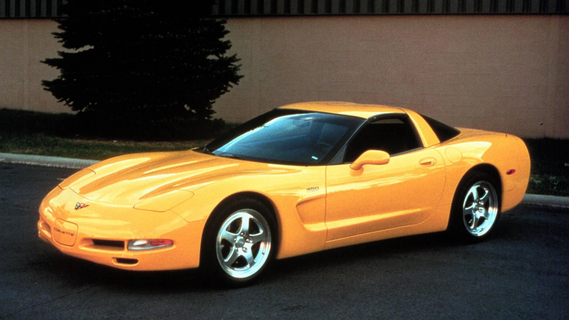 Click to Enlarge-Esc to Close Corvette Generations/C5/C5 1999 Yellow 6.webp